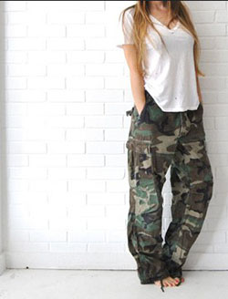 Wear baggy camo pants wide leg jeans, military camouflage: cargo pants,  Camo Pants,  Military camouflage,  Khaki Outfit,  Boyfriend Pants,  Camo Joggers  