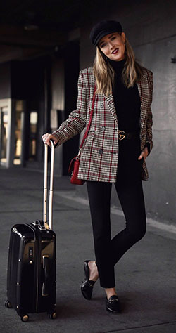 Outfit ideas oversized plaid blazer, double breasted, street fashion, polo neck: Polo neck,  Black Outfit,  Street Style,  Airport Outfit Ideas,  Plaid Blazer  