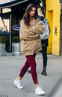 Emily Ratajkowski Maroon Leggings Outfit: Legging Outfits,  Cute Legging Outfit  