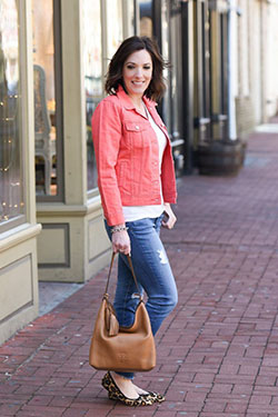 Brown and pink outfit ideas with jean jacket, jacket, blazer: Jean jacket,  T-Shirt Outfit,  Street Style,  Brown And Pink Outfit,  Orange Outfits  