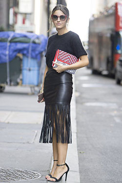 Leather fringe midi skirt, street fashion, leather skirt, pencil skirt, t shirt: Pencil skirt,  Leather skirt,  T-Shirt Outfit,  Black Outfit,  Street Style,  Fringe Skirts  