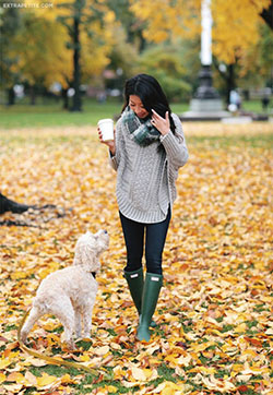 Casual outfits with hunter boots: T-Shirt Outfit,  Dog breed,  Wellington boot,  Street Style,  yellow outfit,  Boot Outfits  