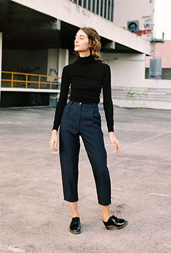 Outfit Pinterest turtleneck outfits women, minimalist fashion, street fashion, fashion model, fashion show, polo neck, crop top: Crop top,  Polo neck,  Fashion show,  fashion model,  Black Outfit,  Minimalist Fashion,  Street Style,  Corduroy Pant Outfits  