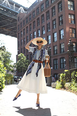 Midi skirt and ballet flats: Skirt Outfits,  Trench coat,  T-Shirt Outfit,  Ballet flat,  Street Style  