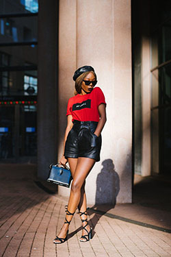 Tenue de soiree avec short en cuir: Evening gown,  Fashion photography,  fashion model,  Street Style,  Outfits With Beret  