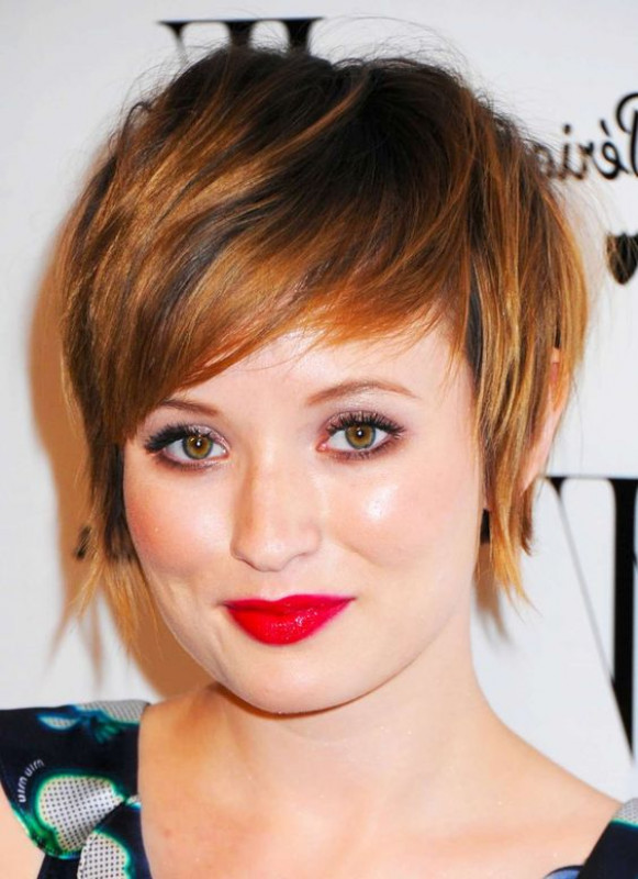 Cutest Short Haircuts for Women with Round Face: 