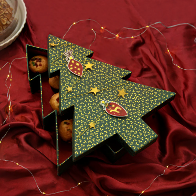 Christmas Tree Shaped Gift Box: A Whimsical Touch for Your Holiday Gifts: 