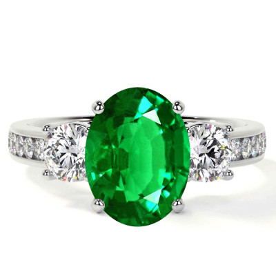 White Gold Emerald Engagement Ring With Diamonds: 