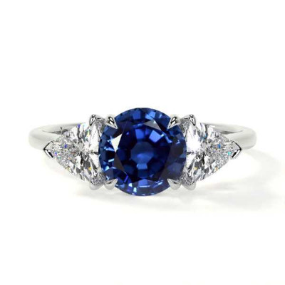 Sapphire Three Stone Engagement Ring from Madagascar: 