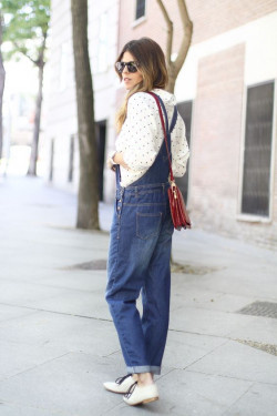 Chemise avec salopettes femme, denim overalls, street fashion, dress shirt with polka dots, trendy dangri outfits: DENIM OVERALL  