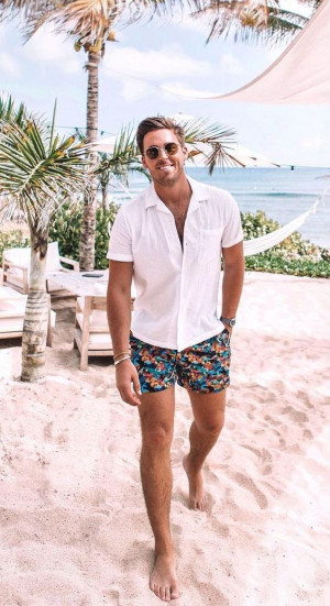 Beach outfit for men, fashion accessory: 