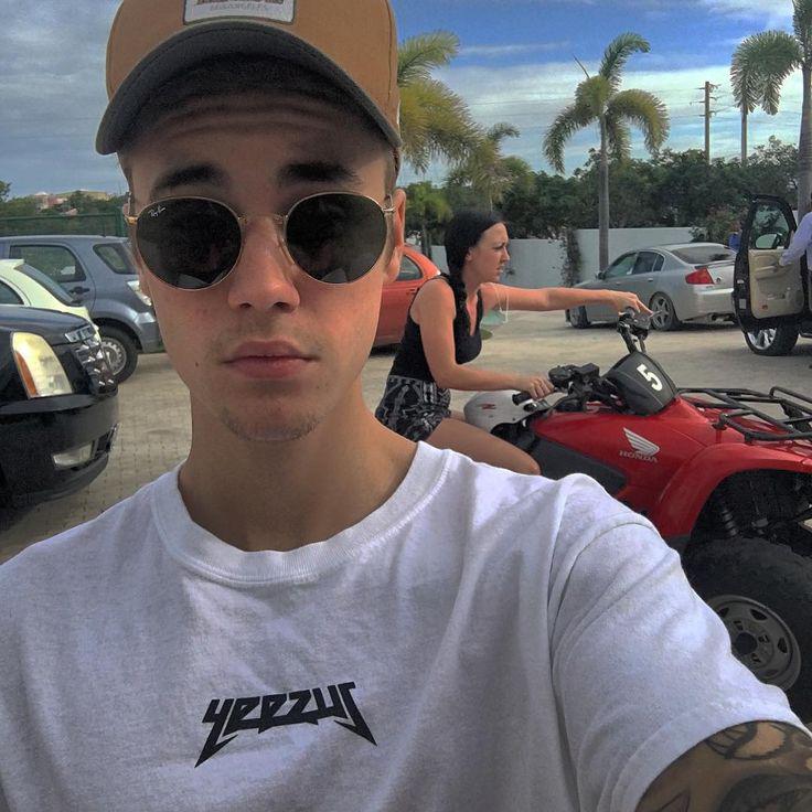 Justin Bieber wearing Ray-Ban RB3447 Round Metal sunglasses | SelectSpecs.com