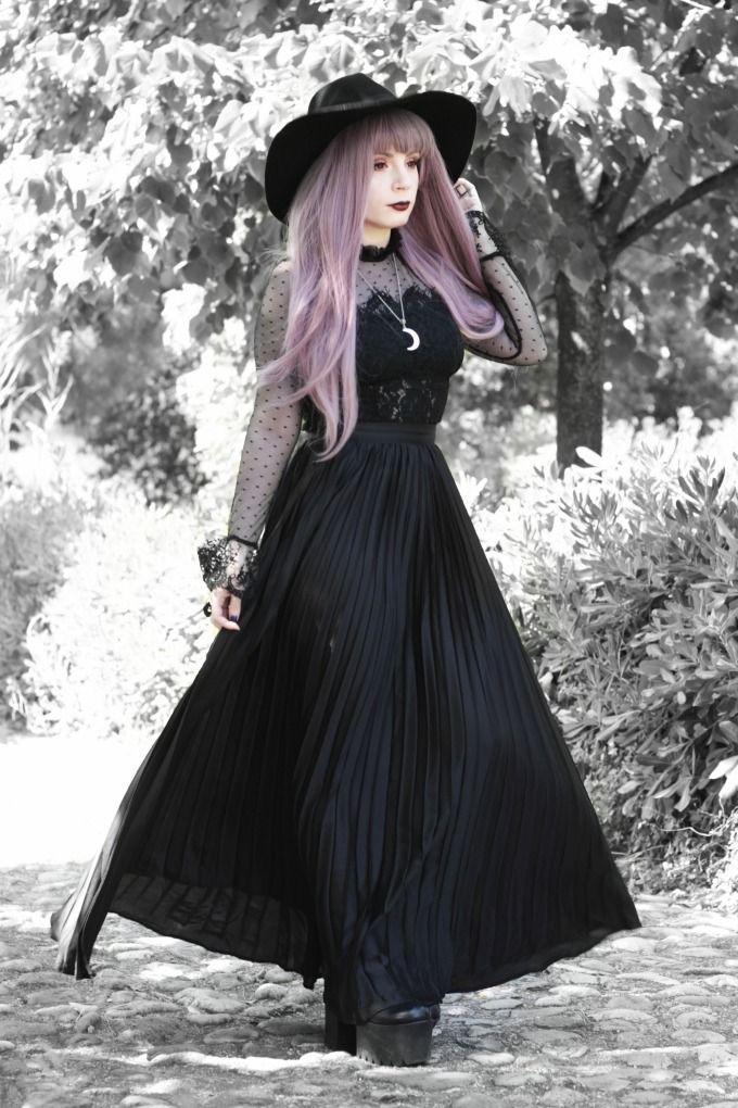 Lolita fashion, Goth subculture - fashion, clothing, lookbook,: fashion blogger,  Grunge fashion,  Gothic fashion,  Goth dress outfits  