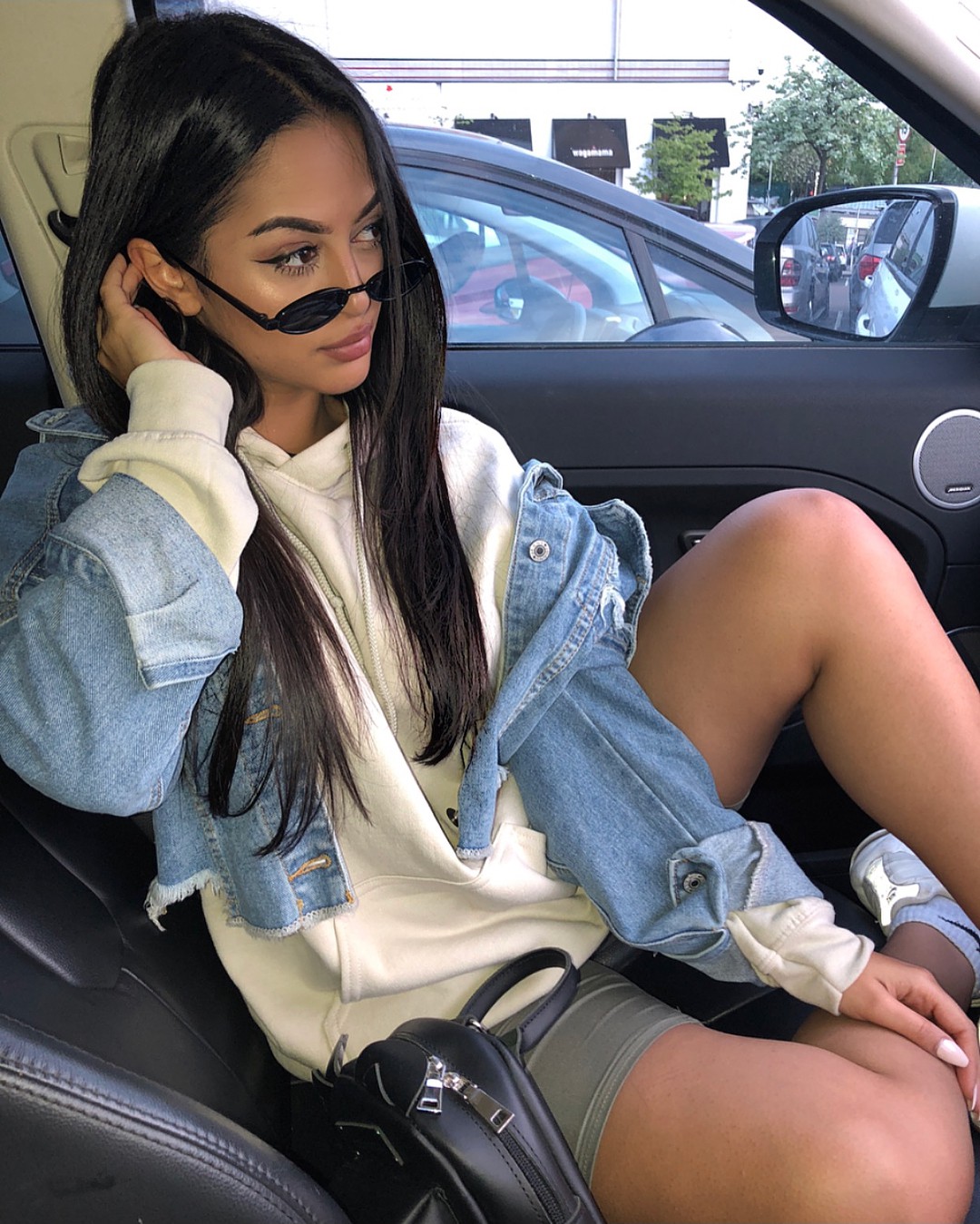 Luxury vehicle,  Automotive design: Luxury vehicle,  Curvy Teen,  Motor vehicle,  Negz Negar  