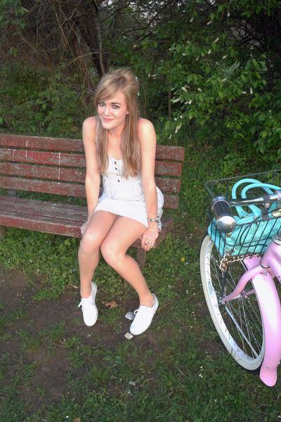 Outfits With White Vans: Urban Outfitters,  Outfit With Vans,  White vans  