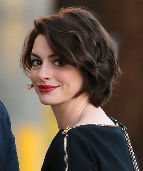 Celebrities with short hair 2018, Anne Hathaway: Bob cut,  Brown hair,  Short hair,  Pixie cut,  Anne Hathaway,  Julianne Hough,  Round Face Hairstyle  