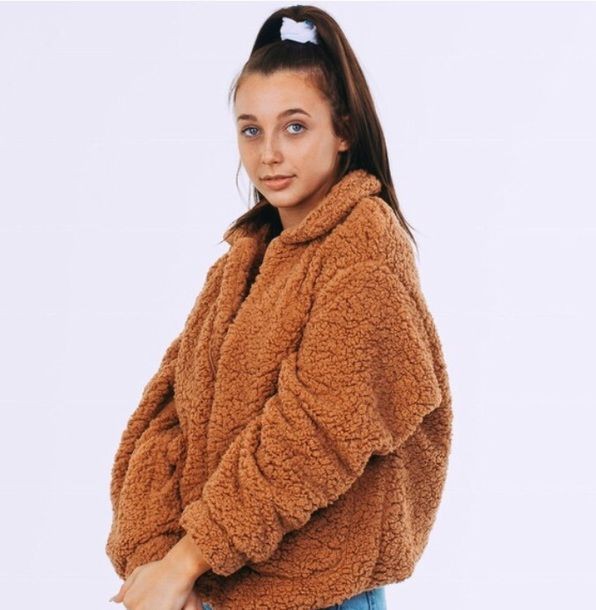 Casual Winter Jackets Inspired By Emma Chamberlain: Shearling coat,  Teddy Jacket,  Emma Chamberlain  