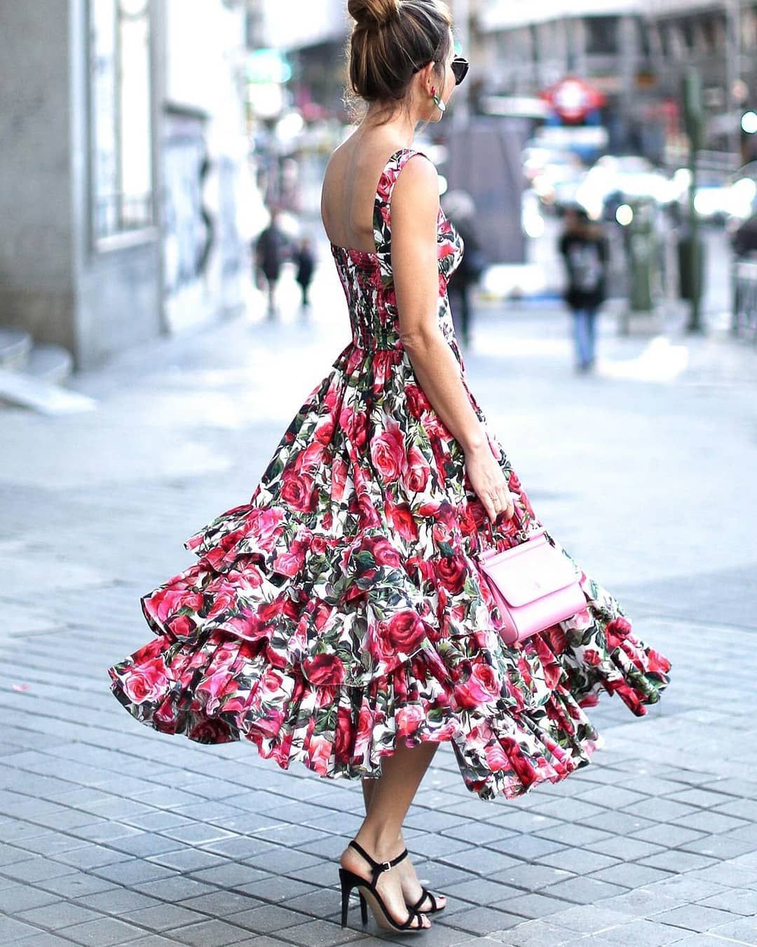 Flowy long floral dress, Maxi dress: Cocktail Dresses,  Evening gown,  Floral design,  Maxi dress,  Floral Dresses,  Floral Outfits  