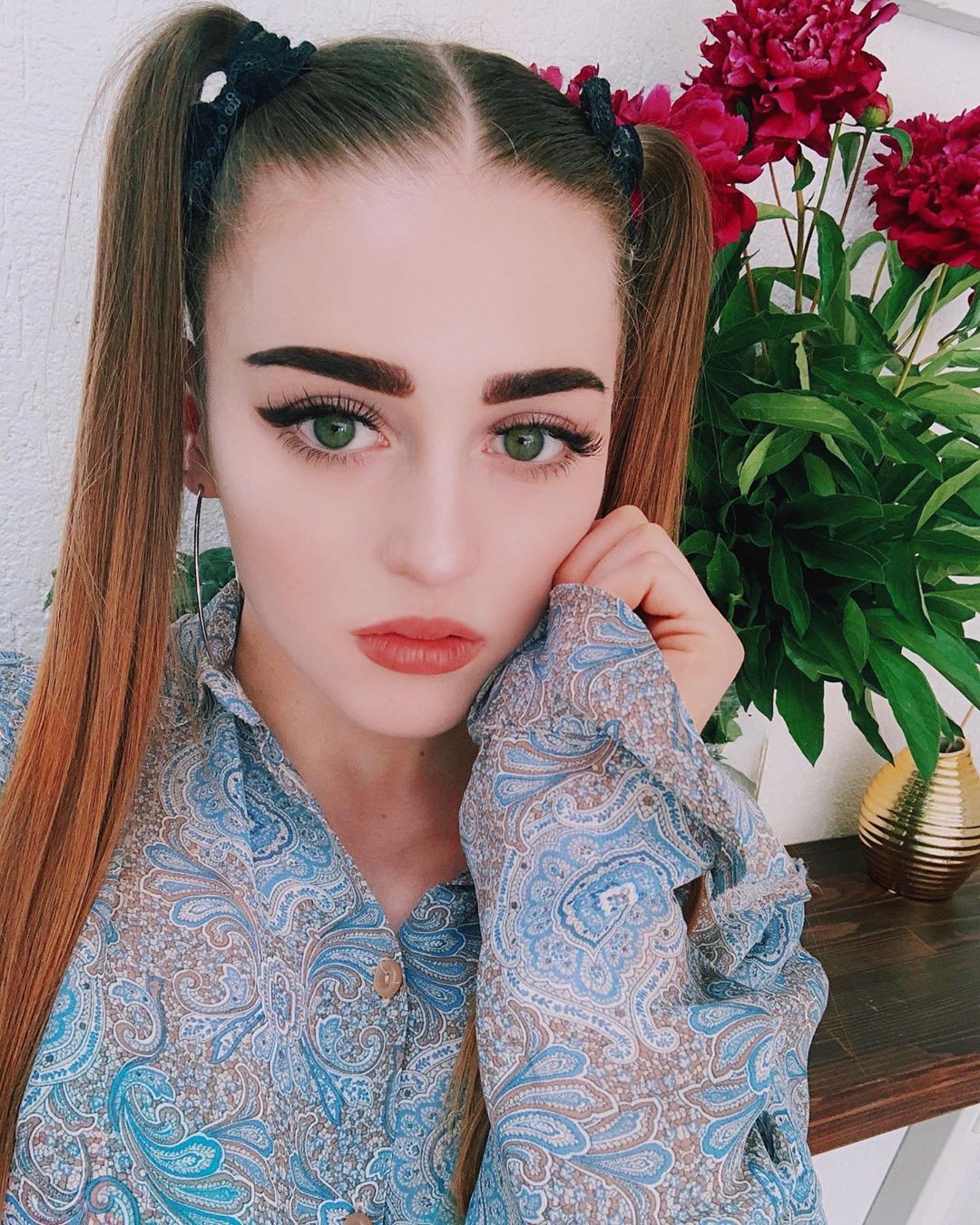 Wow! Check these amazing julia vins face: Julia Vins  