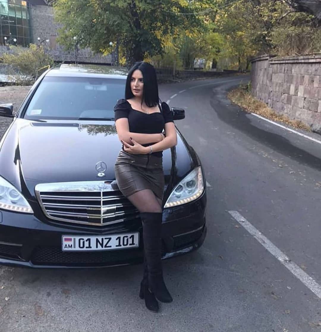 America most desired vehicle registration plate, Mercedes-Benz S-Class: Hot Instagram Girls  