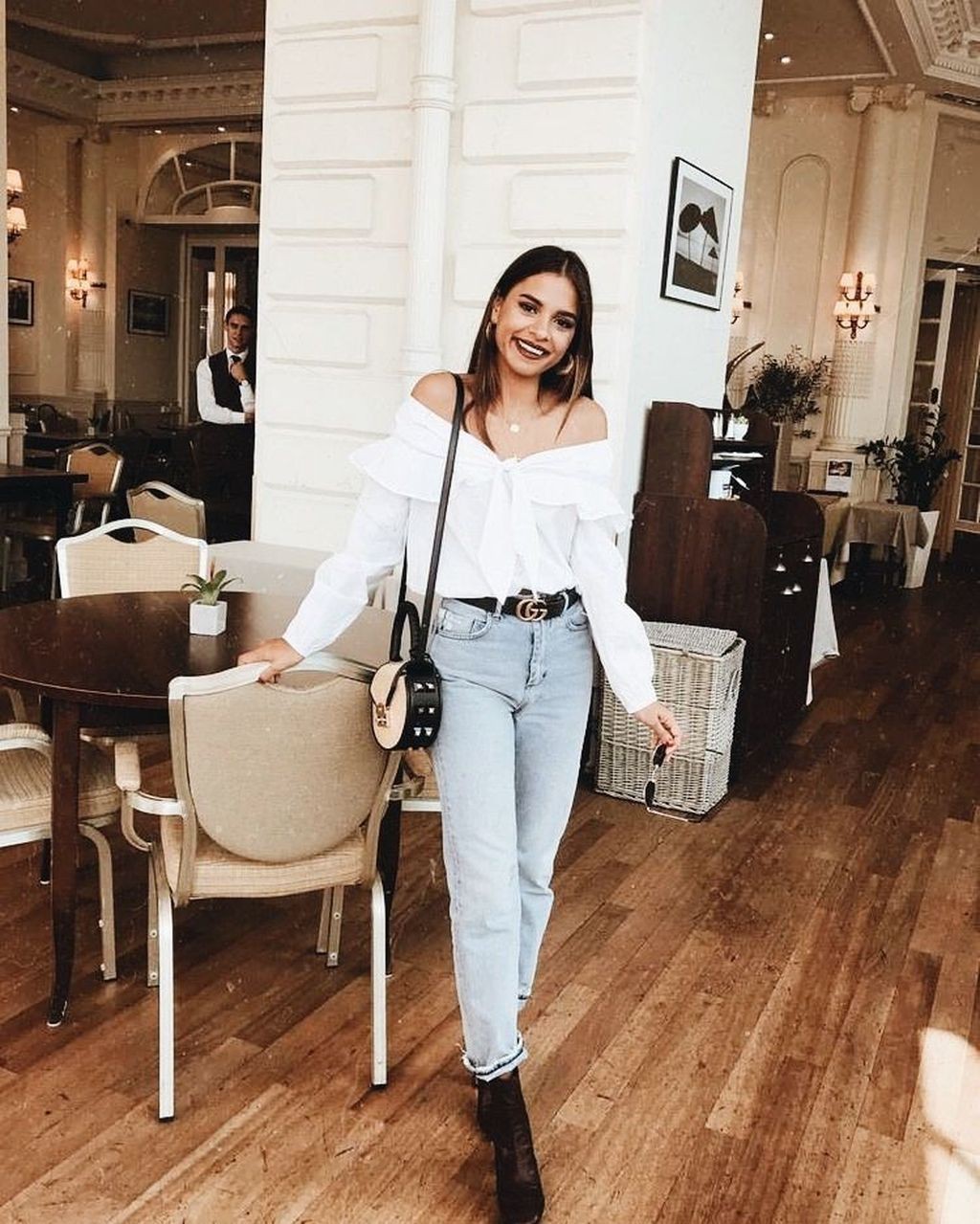 Calca jeans com cinto feminino: Mom jeans,  Casual Outfits,  Brunch Outfit  