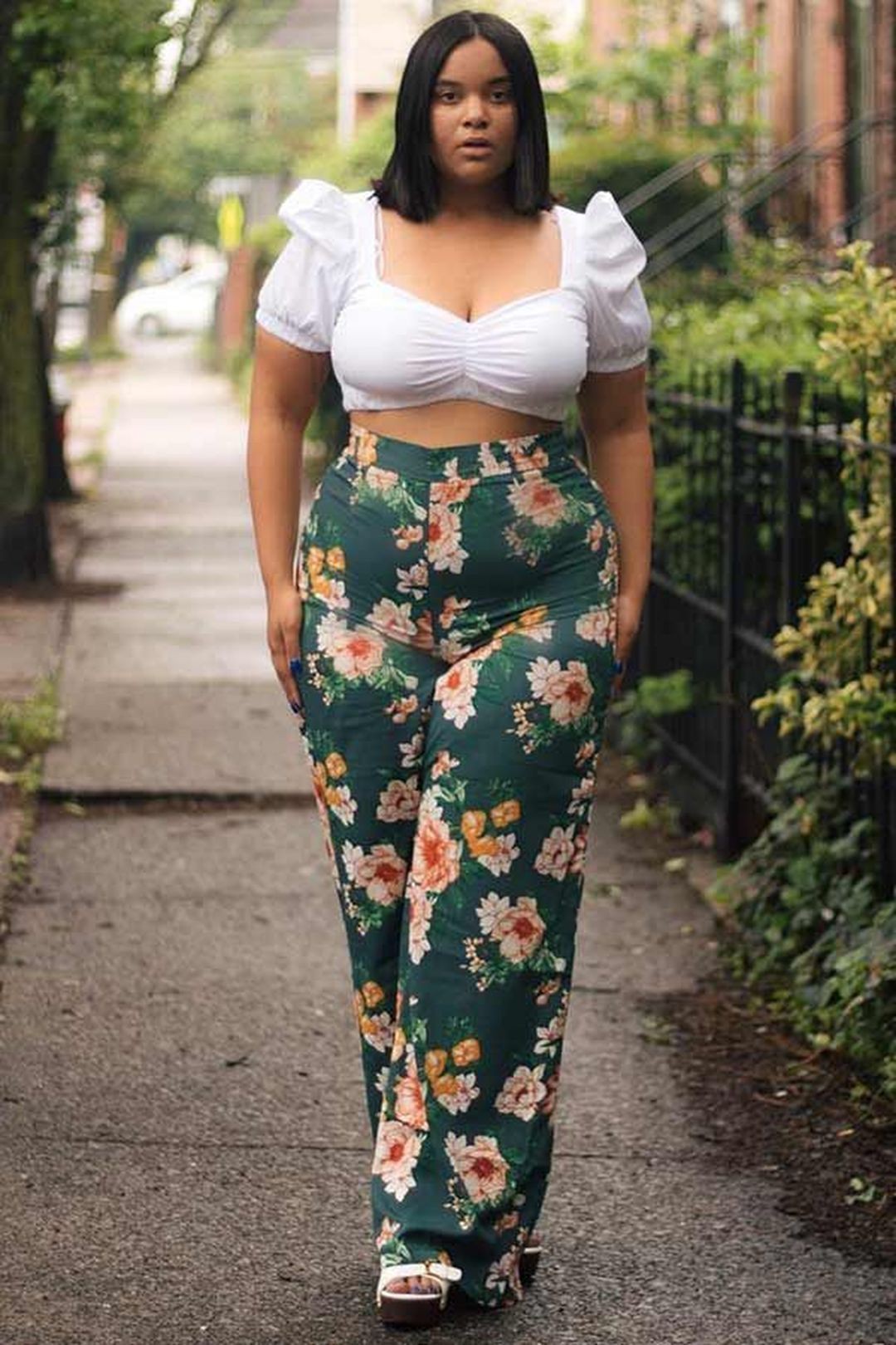 Summer outfit ideas for plus size ladies: Plus size outfit,  Plus-Size Model,  Crop Top Outfits  