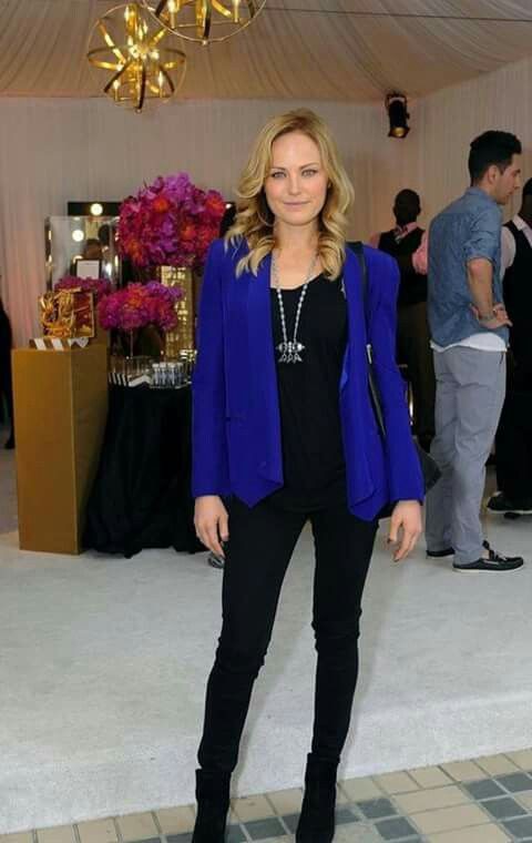 Outfit chaqueta azul pantalon negro: Navy blue,  Royal blue,  Cobalt blue,  Blazer Outfit,  Electric blue,  Casual Outfits  