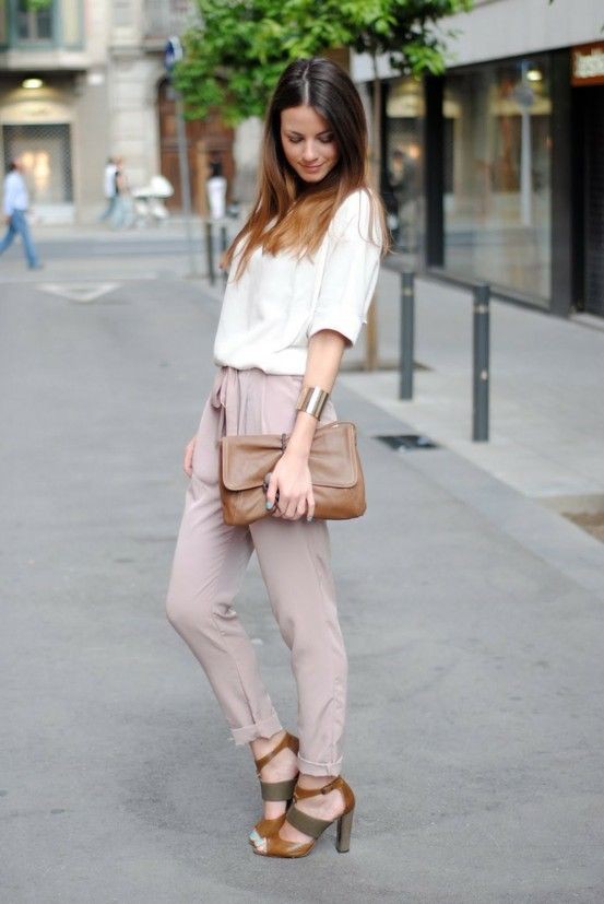 Slim girls outfit ideas neutral street style, CalÃ§a Cropped: Bohemian style,  fashion goals,  Street Style,  Joggers Outfit  