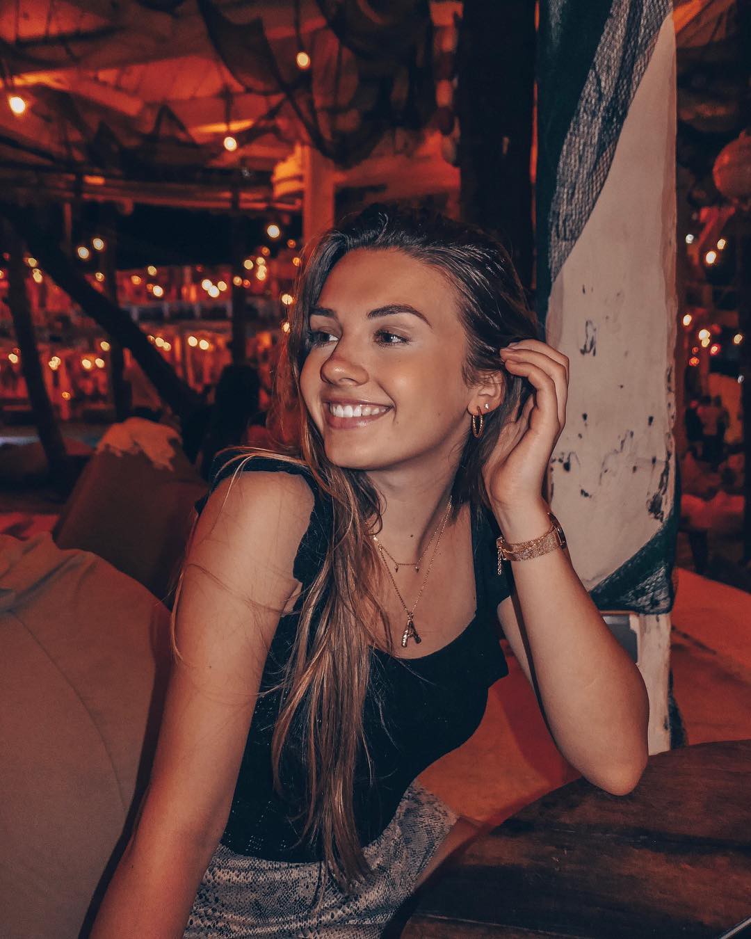 Amelie Weissenberger At Club, Hair M, Black hair: Long hair,  Brown hair,  Beautiful Girls,  Hair Care,  Photo shoot,  Black hair,  Amelie Weissenberger  