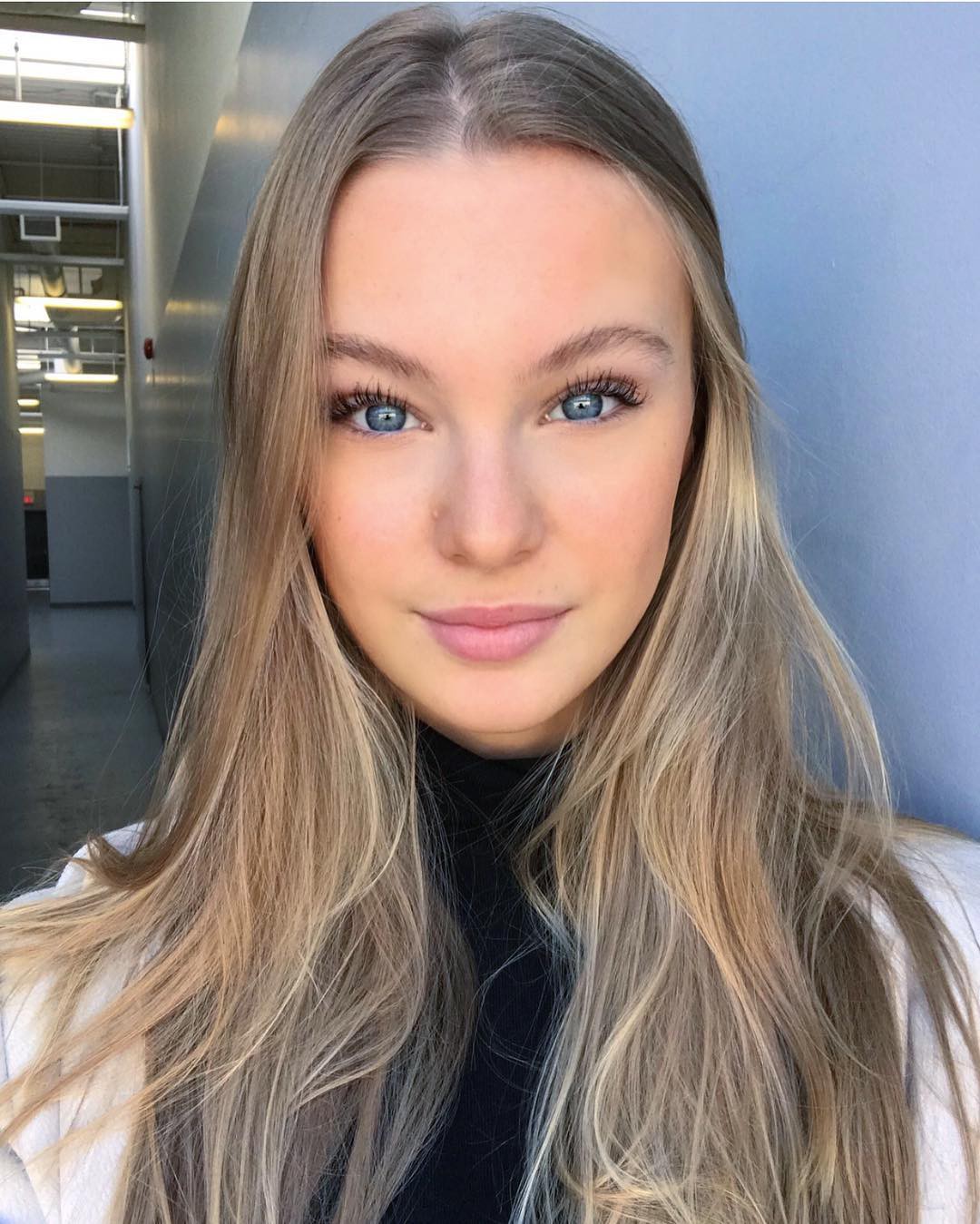 Chloe Vialaret Instagram, Layered hair, Hair coloring: Long hair,  Hair Color Ideas,  Brown hair,  Layered hair,  Chloe Vialaret  