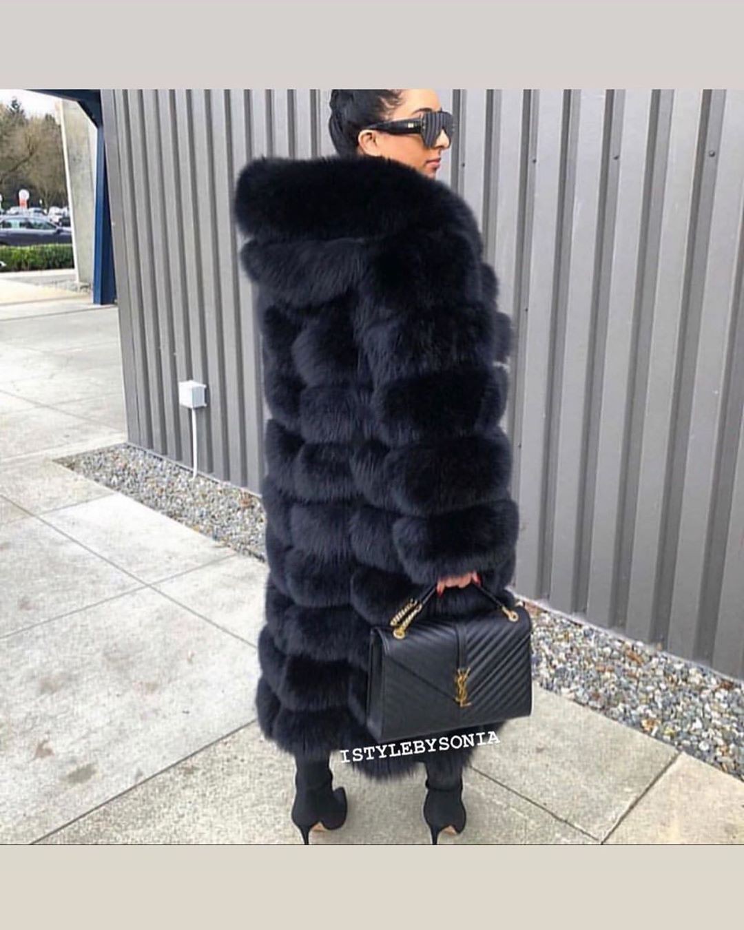 Fox Fur Coat Outfits For Ladies: Beautiful Girls,  FASHION,  Outfit Ideas,  Love,  White Outfit,  fashioninsta,  sunday,  grey,  Cool Fashion,  Cute Winter Outfits,  Winter Outfit Ideas,  Outfits For Winter,  Outfits For Teens,  Winter Casual,  Classy Winter Dresses  