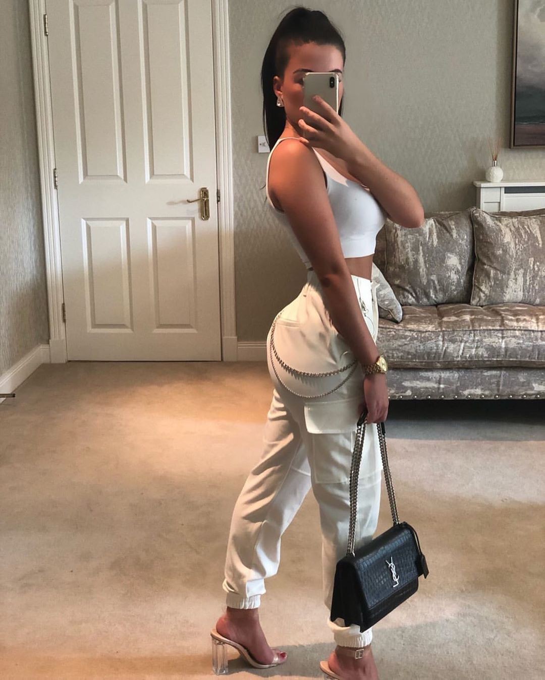 Aesthetic Casual Winter Outfits For Teenage Girl: Beautiful Girls,  FASHION,  Outfit Ideas,  Fashion week,  Love,  White Outfit,  fashioninsta,  sunday,  grey,  Cool Fashion,  Winter Outfit Ideas,  Winter Street Style,  Outfits For Winter,  Outfits For Teens,  Winter Casual,  Classy Winter Dresses  