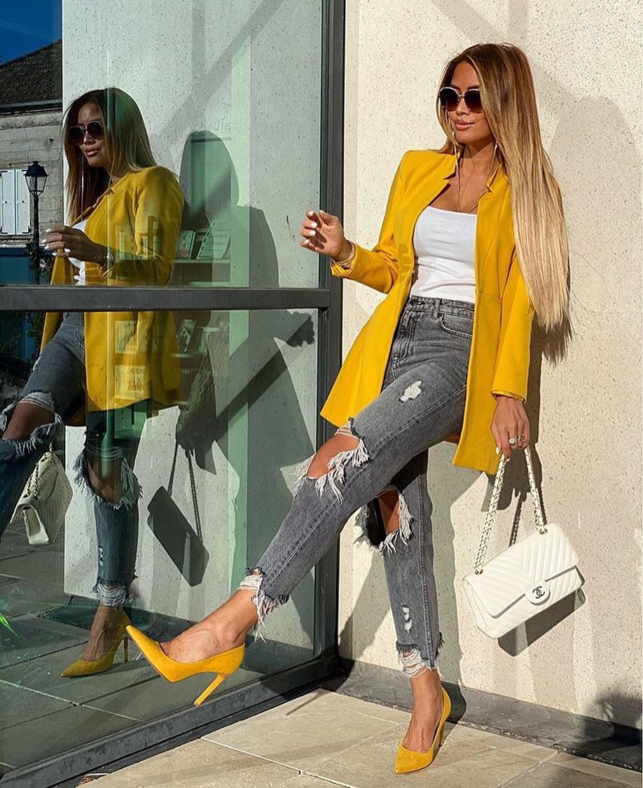 Jeans Winter Casual Outfits For Ladies: Beautiful Girls,  winter outfits,  FASHION,  Love,  White Outfit,  fashioninsta,  sunday,  grey,  Cool Fashion,  Cute Winter Outfits,  Winter Street Style,  Outfits For Winter,  Outfits For Teens,  Winter Casual,  Classy Winter Dresses  