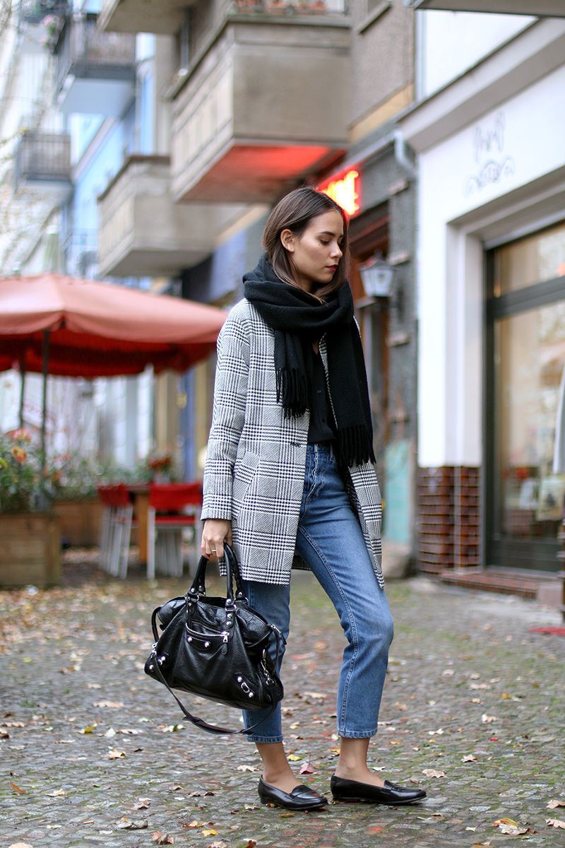 Grey Plaid Blazer Womens Outfit for the Autumn-Winter Season: Casual Plaid Blazer Style,  Stylish Plaid Blazer Street Style,  Street Style Plaid Blazer,  Plaid Blazer Style,  Plaid Blazer Outfit,  Plaid Blazer Ideas,  Plaid Blazer  