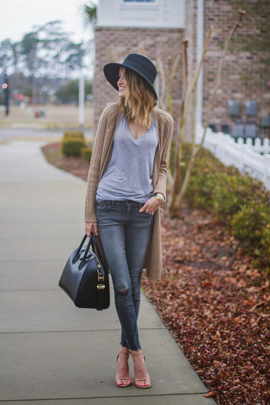 Outfits With Long Cardigan, Slim-fit pants, Mom jeans: Slim-Fit Pants,  Boot Outfits,  Mom jeans,  Cashmere wool,  Long Cardigan Outfits,  Cardigan,  Cardigan Jeans  