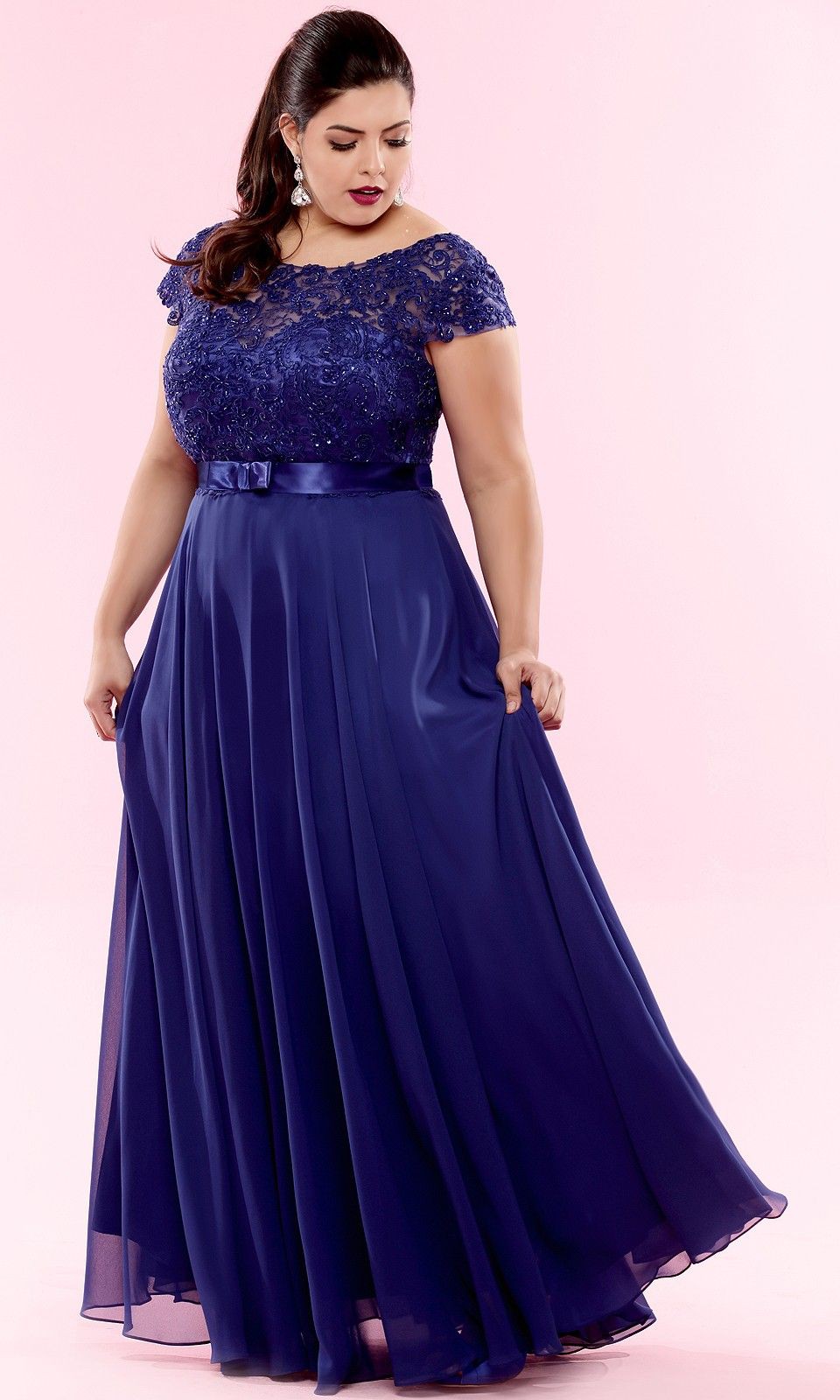 Sonia Baek | Lookbook Plus Size Verão 2017 Wonderful Cocktail Dress For Plus Size Ladies: Plus size outfit,  Cute Cocktail Dress,  Cocktail Outfits Summer,  Cocktail Plus-Size Dress,  Girls Outfit Plus-Size,  Plus Size Party Outfits,  Plus Size Cocktail Attire  