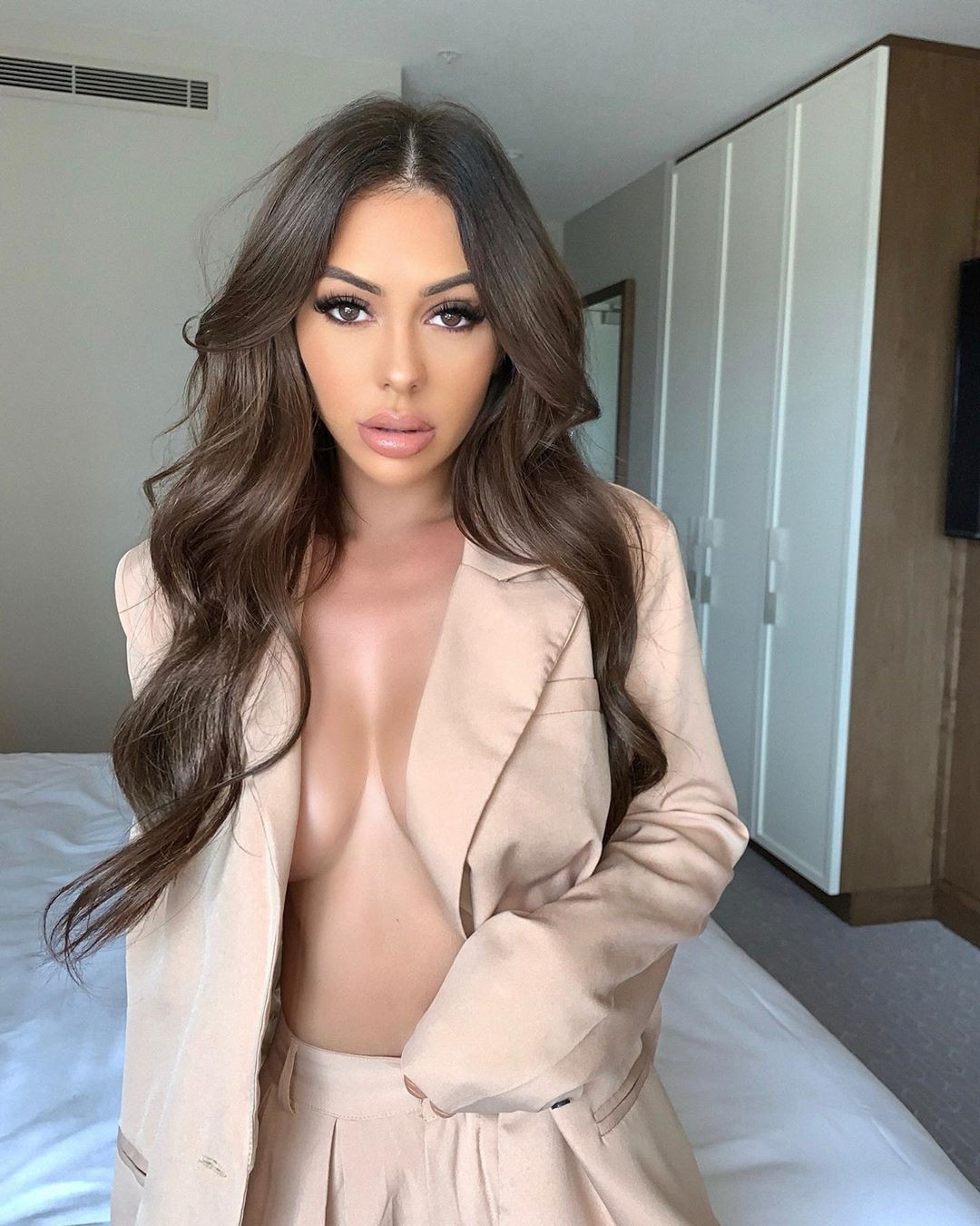 Natalie Glossy Lips, Woman Long Hair Style, Cute Model Instagram: fashion model,  Long hair,  Brown hair,  Hot Model  