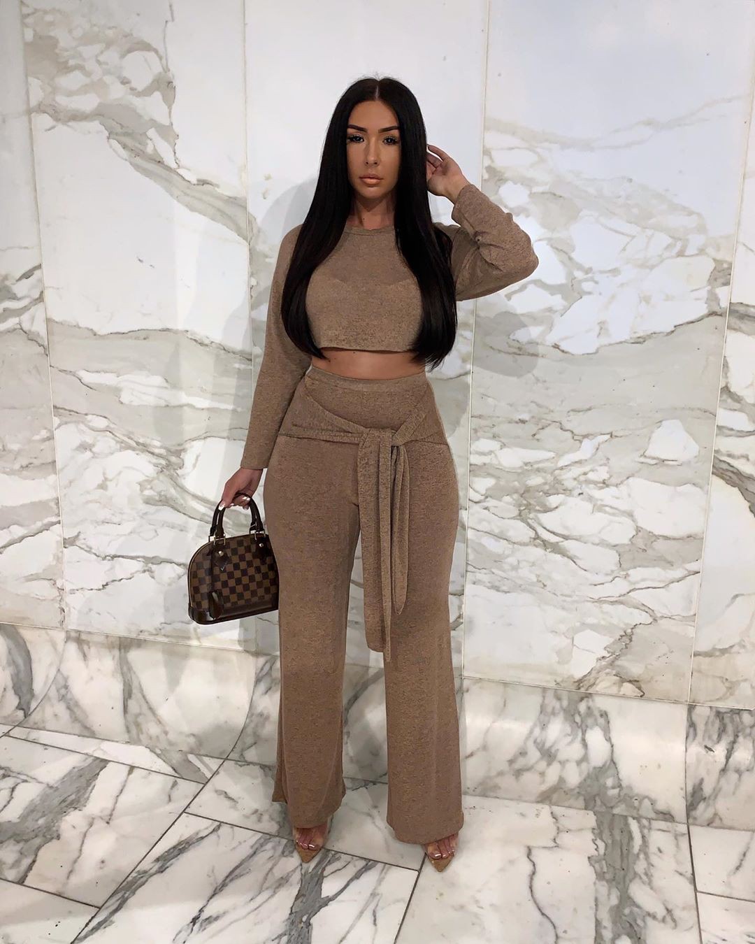 Khaki and brown crop top, best photoshoot ideas, Hairstyles For Long Hair: Crop top,  Khaki And Brown Outfit  
