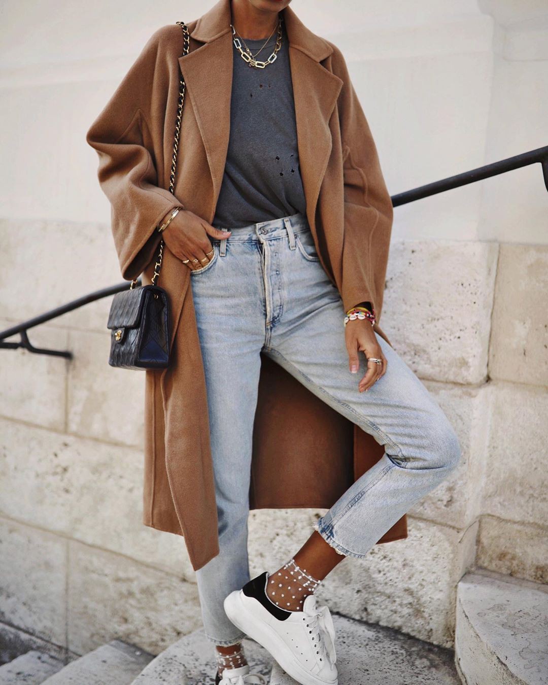 Brown and white lookbook dress with business casual denim, jeans, coat: Business casual,  Street Style,  Casual Outfits,  Comfy Outfit Ideas,  Camel coat,  Wool Coat,  Brown Coat,  beige coat,  Winter Coat  