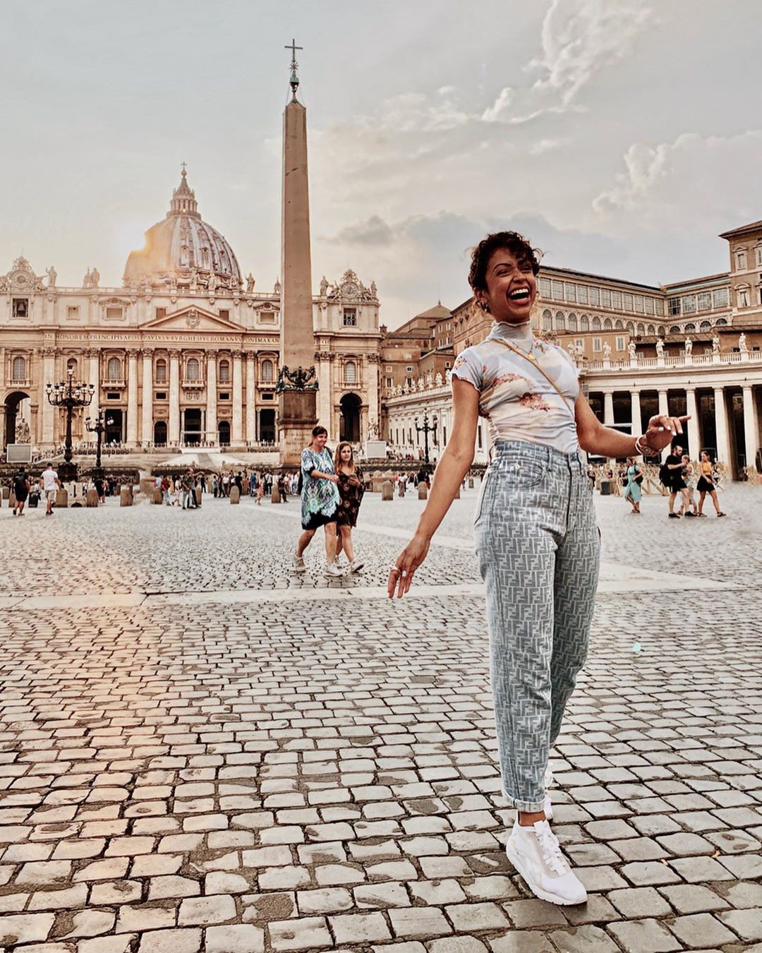 Liza Koshy model photography, fine legs, outfit ideas: Street Style,  Liza Koshy,  Sexy Outfits  