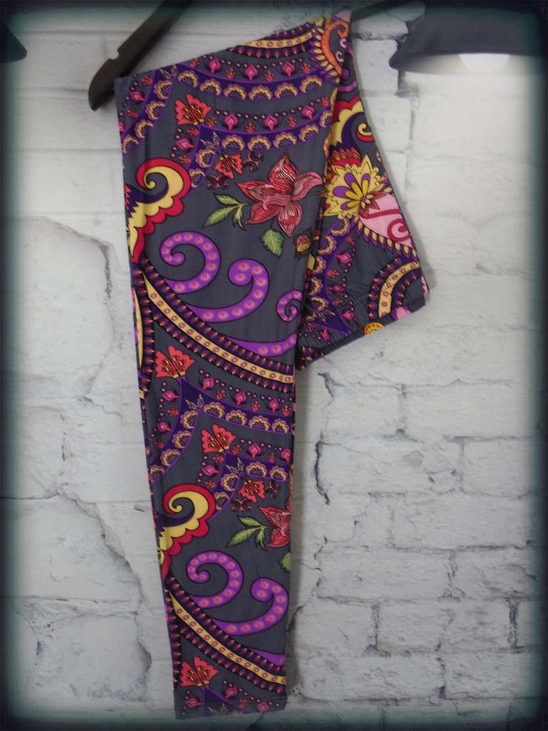 Magenta colour outfit, you must try with: Magenta And Purple Outfit,  Legging Outfits  