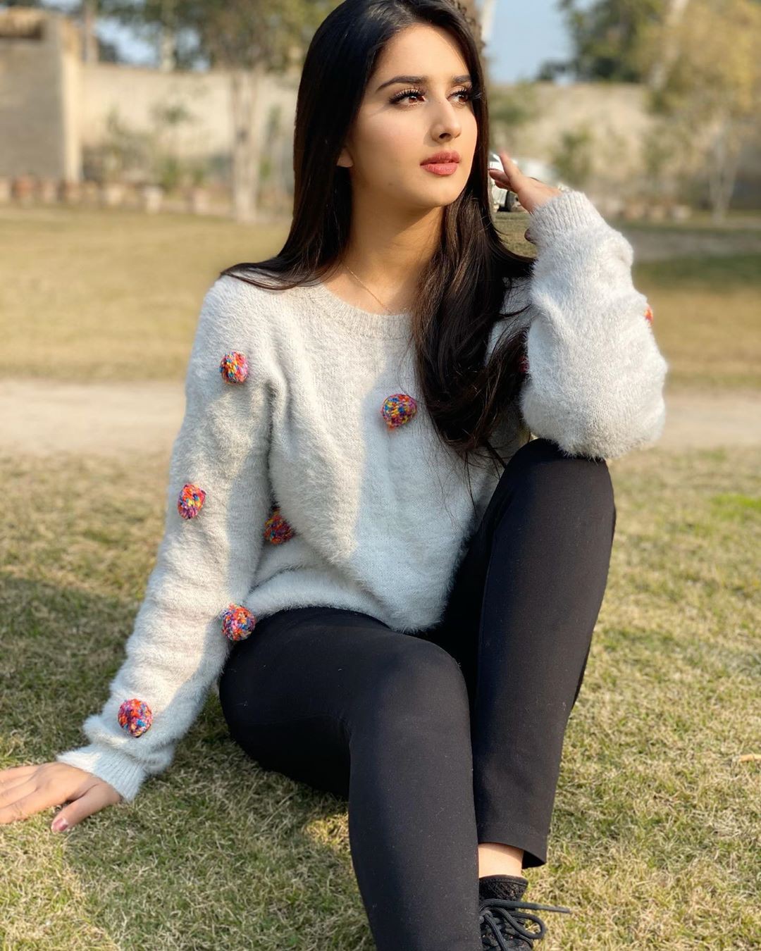 Alishbah Anjum tights, fur matching ideas for girls, photoshoot poses