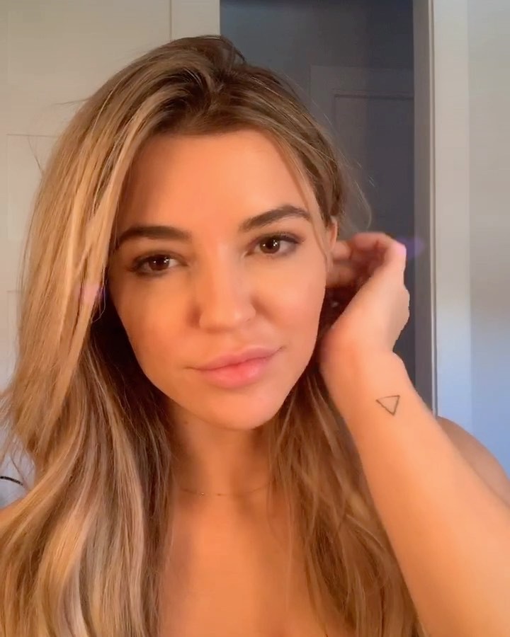 Nikki Blackketter blond hairstyle, Lovely Face, Natural Lips: Blonde Hair,  Hairstyle Ideas,  Cute Instagram Girls  