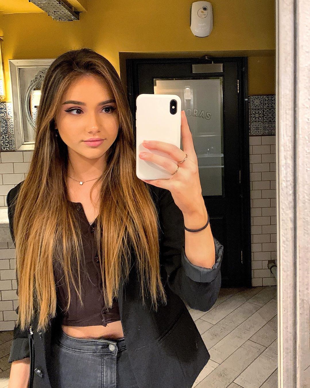 Isabela Fernandez girls instagram photos, blond hairs pic, Long Hairstyle Ideas