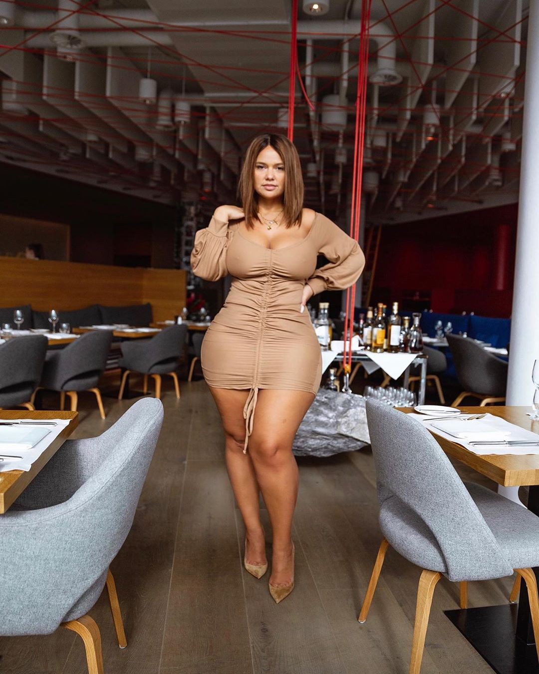 Pamela Alexandra dress colour outfit, you must try, hot thighs, legs photo: Sexy Outfits,  Instagram girls,  Hot Dresses  