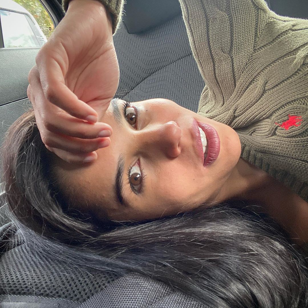 Daniela Baptista Lovely Face Selfie In Car | Fuller Lips & Long Hairs: Instagram girls,  Cute Instagram Girls  