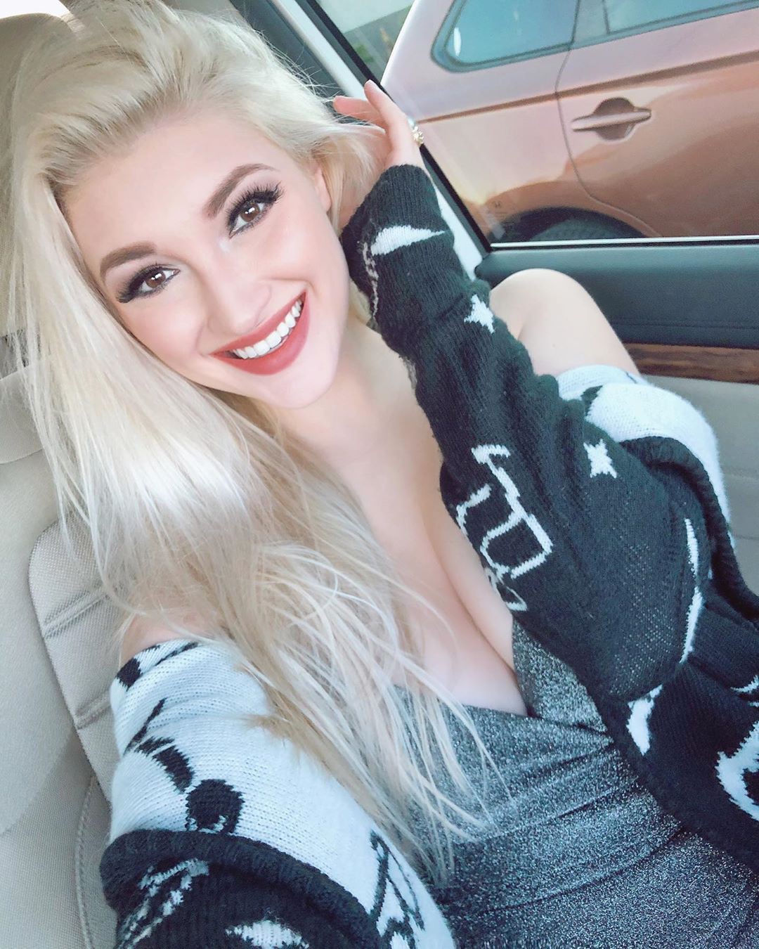 Anna Faith blond hairstyle, Perfect Lips, Long Hair Girl