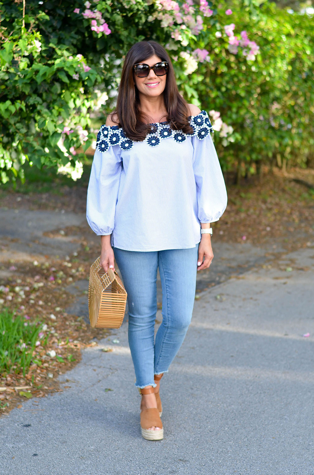 White and blue classy outfit with leggings, denim, jeans: Street Style,  White And Blue Outfit,  Floral Top Outfits  
