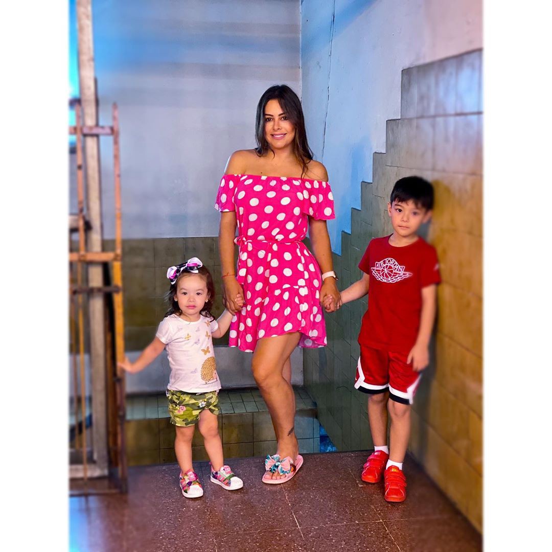 Lari Riquelme dress outfits for girls, photography for girl, fashion ideas: Instagram girls,  Footwear  