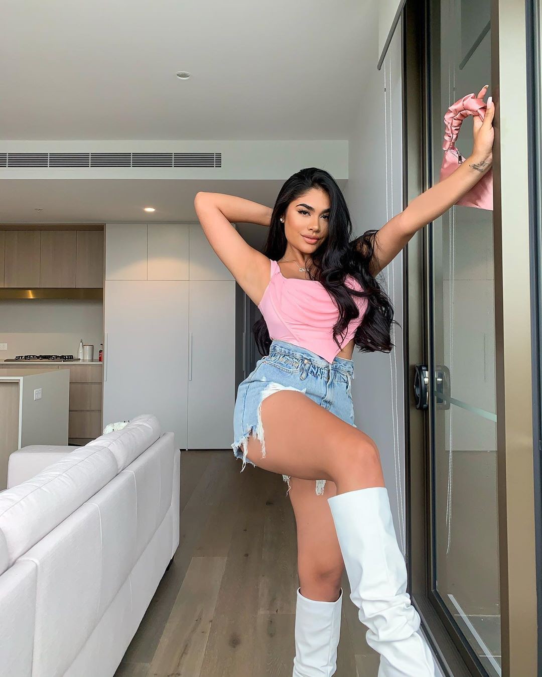 Maria Perez woman thighs, legs pic, Long Hair Ideas: Long hair,  Gravure idol,  Sexy Outfits,  Instagram girls,  Hot Dresses  